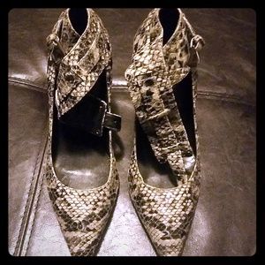 Women's guess stiletto snakeskin Pumps